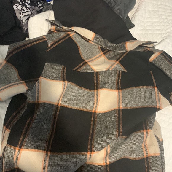 Hooded flannel. Size medium. Black orange and white. - Picture 2 of 2